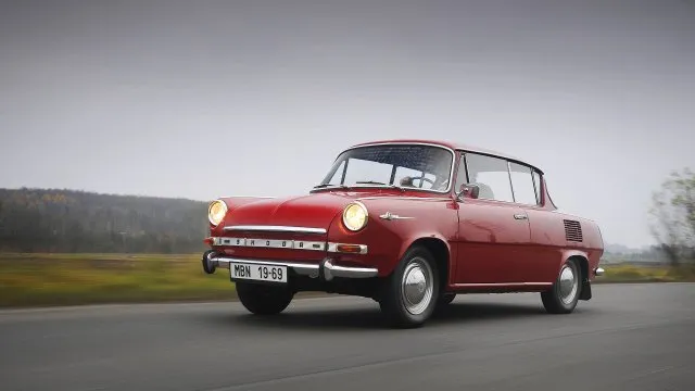 Škoda 1000 MBX slaví 60 let: Stylovější embéčko mělo létající střechu a dnes je sběratelskou raritou