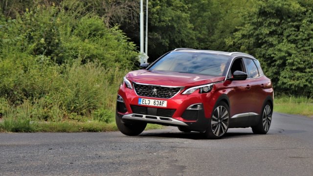 Vyzkoušeli jsme muscle car z Francie. Peugeot 3008 Plug-in si na semaforech troufne i na sporťáky