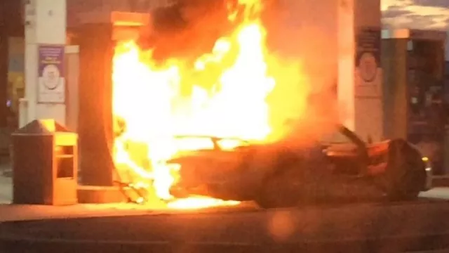 Nejnovější Porsche za 19 milionů shořelo u pumpy