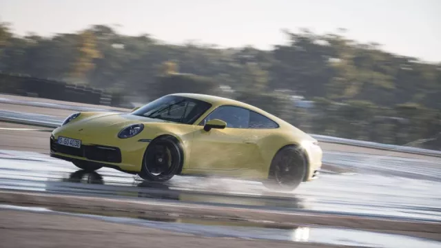 Porsche Wet Mode. Jízdní stabilita i za deště.