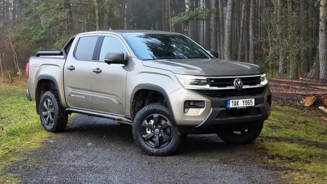 Stačí 150 tisíc a stane se králem terénu. Vyzkoušeli jsme VW Amarok se speciální úpravou