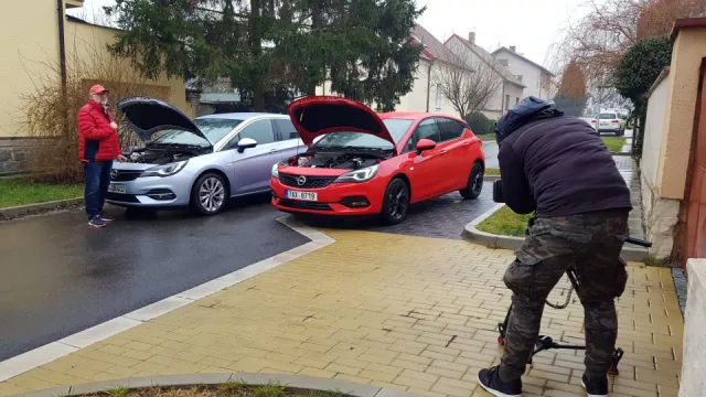 Kombík i hatchback. Benzin i diesel. Manuál i automat. Otestovali jsme tři různé verze Opelu Astra