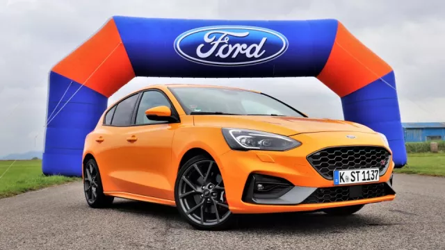 Motor z Fordu Mustang a vylepšené jízdní vlastnosti. Testovali jsme zbrusu nový Ford Focus ST