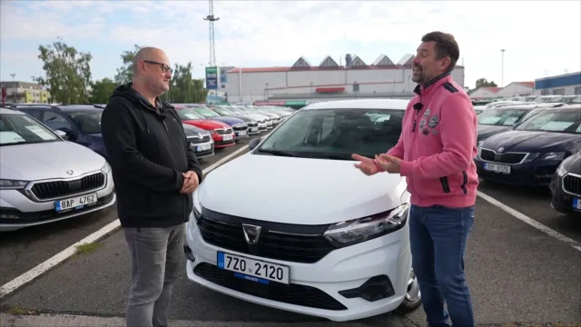 Ojetá Dacia Sandero si drží svou cenu. Pokud chcete spolehlivý kus, hledejte jednoduchý motor