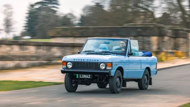 Elektrický Range Rover má po premiéře. Zatím ale jen coby zakázková přestavba vzácného veterána