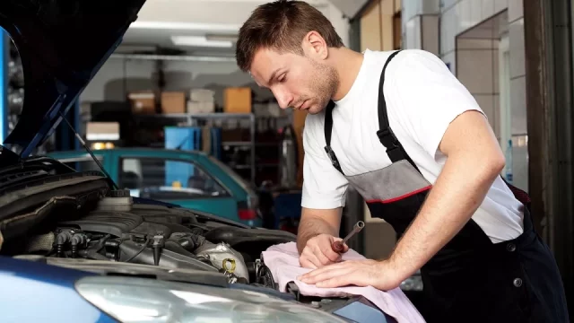 Za tato auta zaplatí majitelé v servisu nejvíce. V přehledu nechybí Škodovka, cenami překvapí