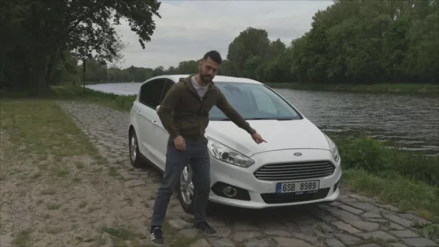 Kdyby měl James Bond rodinu, jezdil by tímhle autem. Vyzkoušeli jsme ojetý Ford S-Max