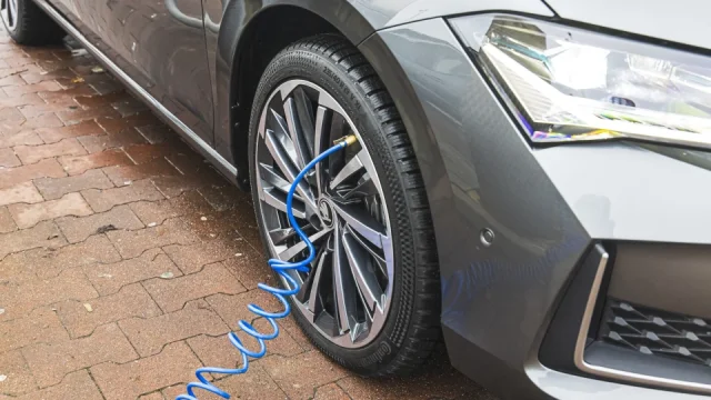 Je to zdarma, ale i přesto v tom řidiči stále chybují. Správný servis pneumatik zvládnete sami