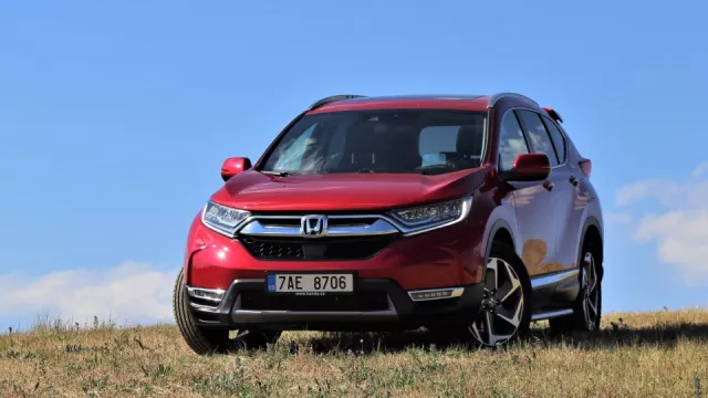 Honda CR-V nabízí místo na nohy jako Kodiaq a odstěhuje půl bytu. Škoda žravějšího motoru