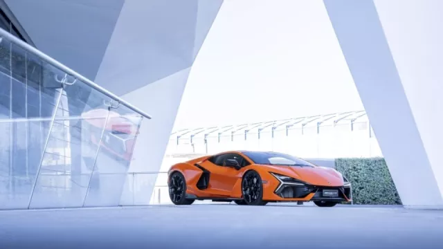 Elektromobilita proniká také mezi supersporty. Lamborghini se do ní ale příliš nehrne