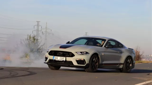 Test Fordu Mustang Mach 1: Nejlepší oficiálně prodávaná muscle kára v Evropě. Není ale pro všechny