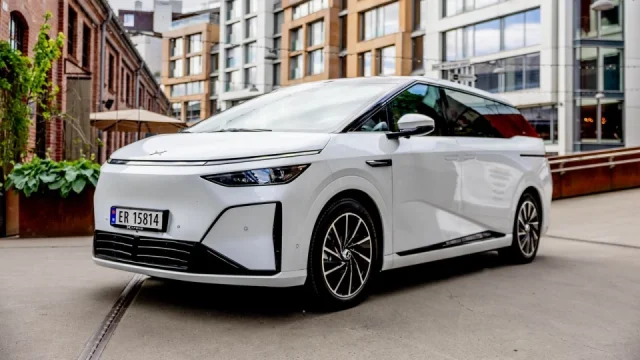 Norský test dojezdu elektromobilů nevyhrálo auto, které dojelo nejdál. Uspěl čínský vůz