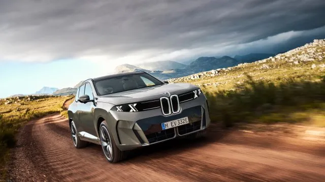 Teď už to Chorvatsko lze opravdu dát i bez nabíjení, přesto diesel zůstává. Nové BMW X5 má všechno