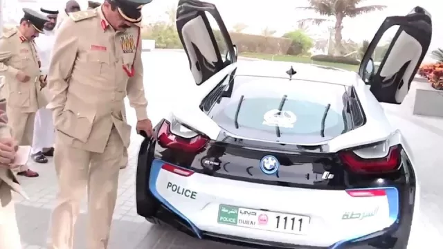 Policie v Dubaji postaví vedle Bugatti hybrid od BMW