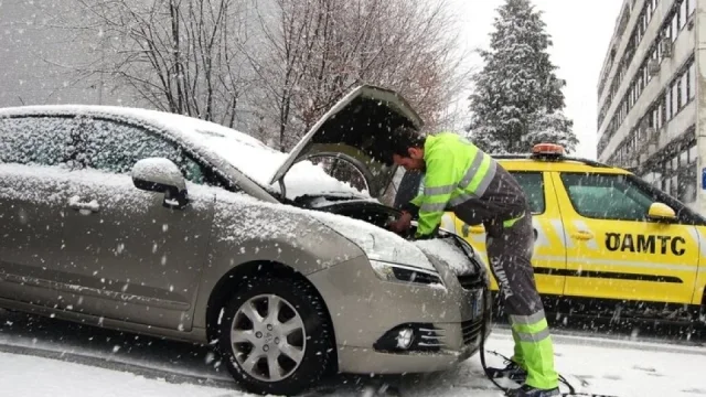 Špatné zapojení startovacích kabelů může vést k velmi drahým škodám na elektroinstalaci