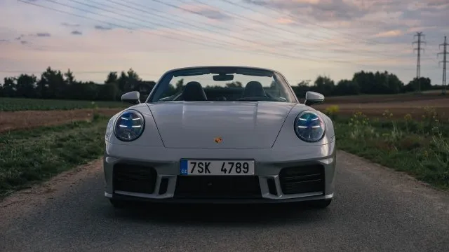 Test Porsche 911 Carrera Cabriolet: I v základu je to nejlepší řidičské auto na světě