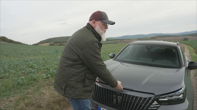 Prostě normální auto pro normální lidi. Pepa je nadšený z Peugeotu, protože má spalovací motor