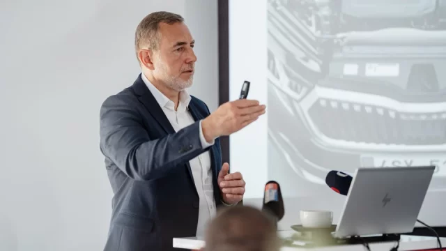 Evropa není na zákaz spalovacích motorů připravená, říká šéf automobilového průmyslu