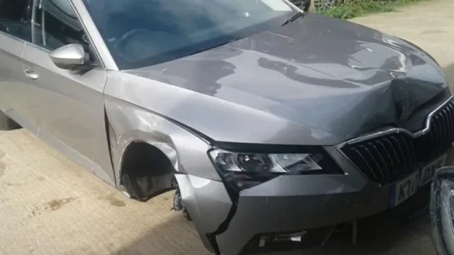 Superb nejdříve jako totálka, později jako krásná ojetina po doktorovi. Nadšenci loví nefér prodejce