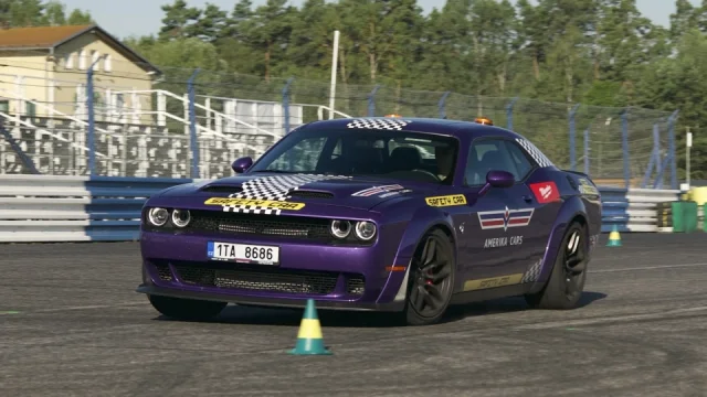 Americké monstrum s výkonem 800 koní jsme vzali na okruh. Challenger ukázal sílu i velkou slabinu