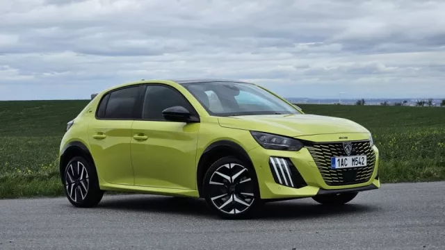 Nový Peugeot 208 je už v Česku, tak jsme se s ním projeli. S hybridem i verzí do zásuvky