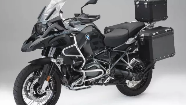 Černá elegance pro BMW R 1200 GS a R 1200 GS Adventure