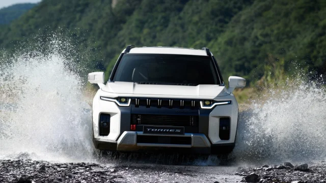 Korejská automobilka zlevnila vybraná SUV až o 140 tisíc korun. KGM Torres je na historickém minimu