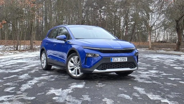 Českým autem roku je Škoda Elroq. Porazila BMW, Mercedes i Audi