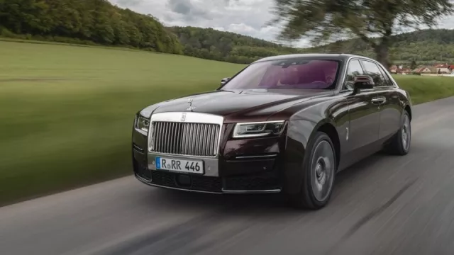 Jaká krize? Rolls-Royce prodal nejvíc aut ve své historii. Teď se soustředí na elektřinu