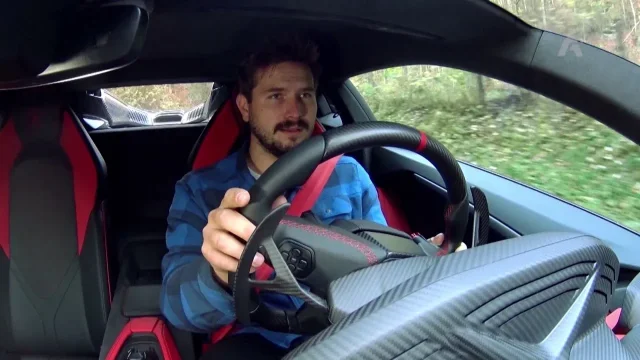 Recenze Lamborghini Revuelto