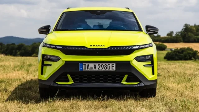 Škoda se Číňanů ani Tesly nezalekla. Ovládá český trh s elektromobily, nejvíc táhne Elroq