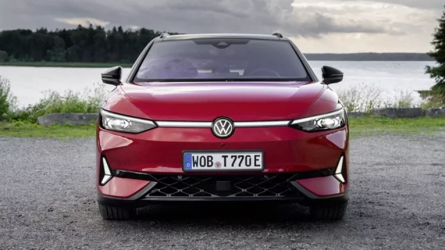 Volkswagen upravil své elektromobily. Přidal jim nové funkce a láká na snížené ceny