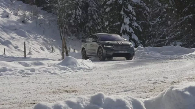 Nová baterie, motory i chytřejší Laura. Vyzkoušeli jsme Škodu Enyaq, která prošla omlazením