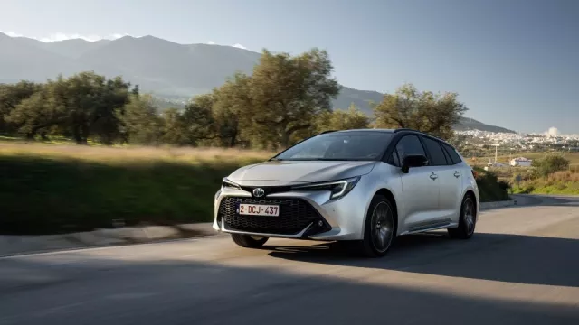 Toyota vidí svou budoucnost v hybridech. Nová Corolla je praktické auto, které jezdí za pár litrů