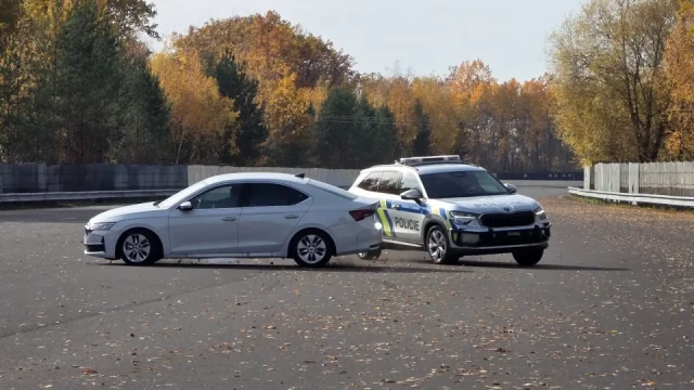 Policie má novou flotilu vozů. Od Škody převzala nejvýkonnější SUV s ochrannými rámy