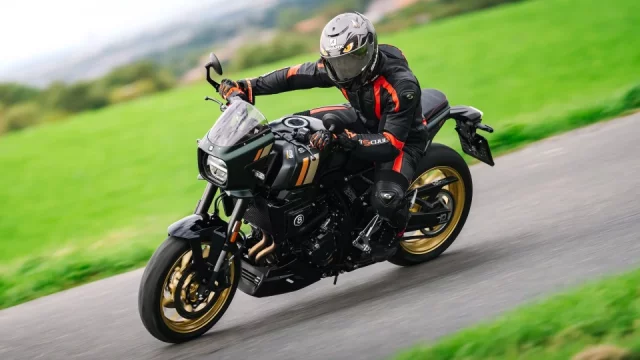 Vyzkoušeli jsme jednu z nejhezčích motorek současnosti. Prodává se za velmi rozumnou cenu