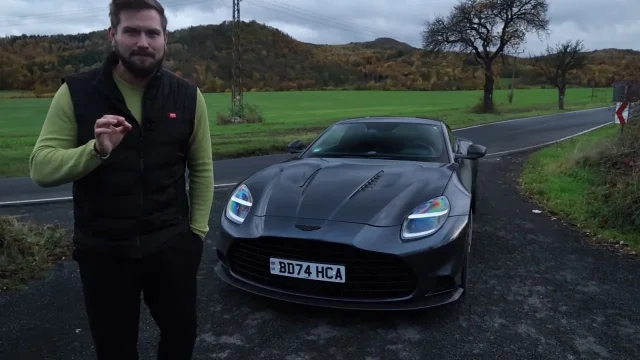 Muldix se dostal do řidičského nebe. Aston Martin Vanquish je pocta dvanáctiválcům