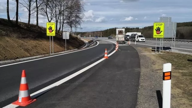 V protisměru skončí dva řidiči za měsíc. Ti bystřejší na sebe rovnou zavolají policii