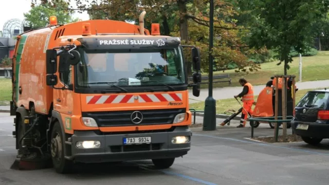 Začíná čištění ulic. Kdo nepřeparkuje, toho odtáhnou nebo nadzvednou. I to druhé stojí dost peněz