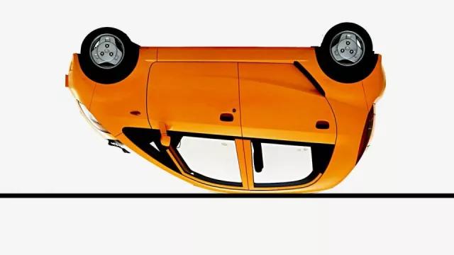 Nejlevnější auto světa se převrací na střechu
