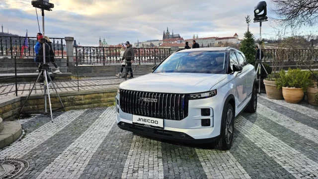 V Praze se předvedla čínská SUV Omoda a Jaecoo. Hybrid slibuje dojezd přes tisíc kilometrů