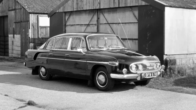 Tatra 603 byla socialistickému lidu zapovězena. Vznikala tajně, nejezdila moc dobře a měl ji i Castro