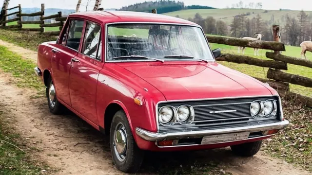 Retro: Jezdil s ní Husák i disidenti. Toyota Corona byla japonským embéčkem vyměněným za traktory