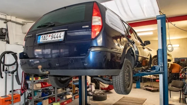 Karbon v motoru zmizí pod proudem ořechů. Podivuhodná metoda může vrátit autu výkon