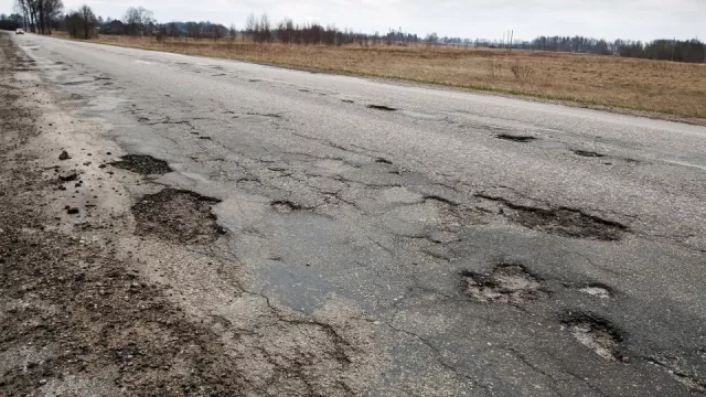 Známe nejhorší silnice Česka. Smutný vítěz je znovu z Prahy