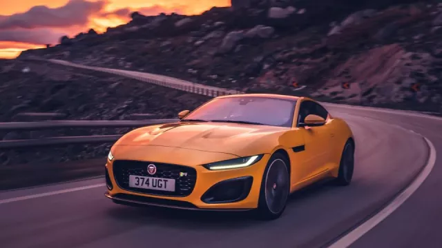 Nejnadupanější Jaguar F-Type nově nese označení "R". Přiváží novou vizáž i techniku