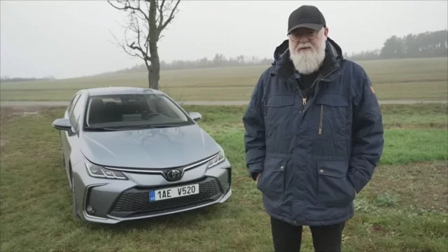 Je velké skoro jako octavia, ale stojí 470 tisíc. Pepa objevil spolehlivé auto pro běžné řidiče