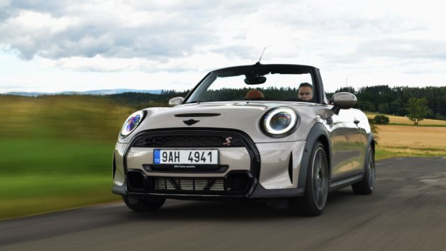 Test: Mini Cooper Cabrio S překvapil nízkou spotřebou. Jízdou nadchne odvážlivce