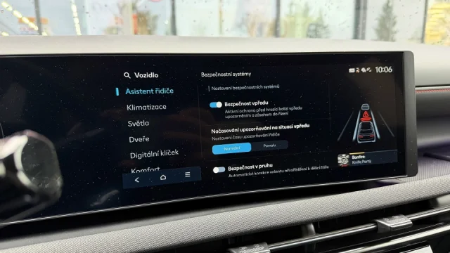 Když vás asistenční systém vybourá, automaticky nejste viník. Policie řekla, jak se to může řešit
