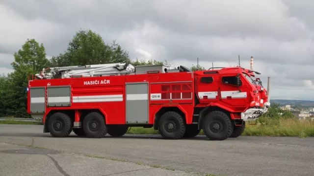 Unikátní hasičský speciál od Tatry jezdí na dálkové ovládání. Je jediný svého druhu v Evropě